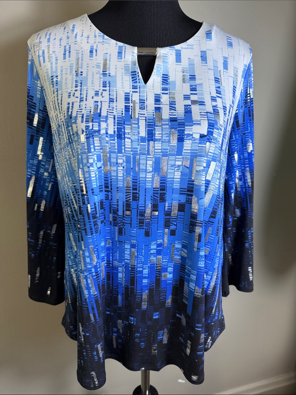 JM Collection Blues White Silver Ombre Geometric Print Top Keyhole Neck Sz PL